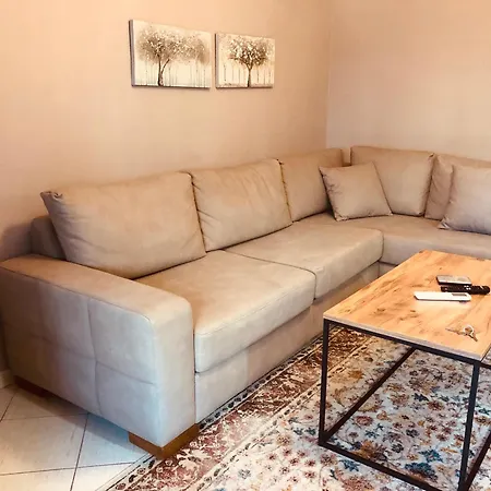 Qemal Stafa דירה